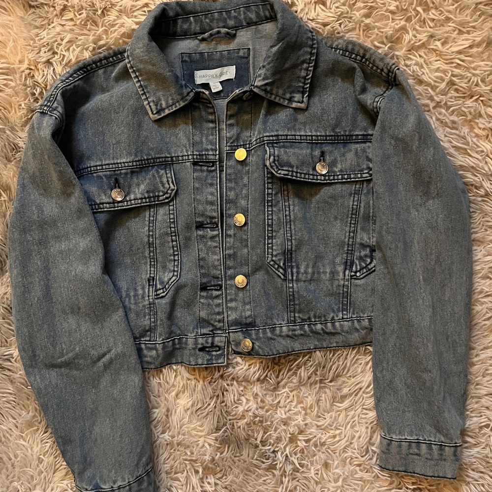 Stylish Cropped Denim Jacket - image 4